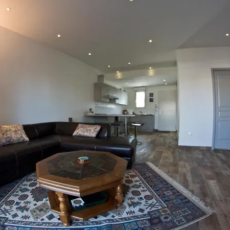 Le Defi Apartment *