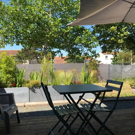 アパート Le Defi フラ